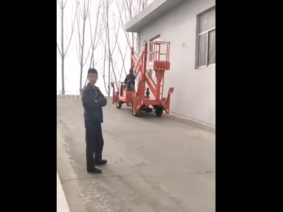 曲臂式升降機(jī)爬坡測試