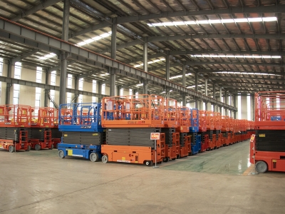 全自行升降機倉庫